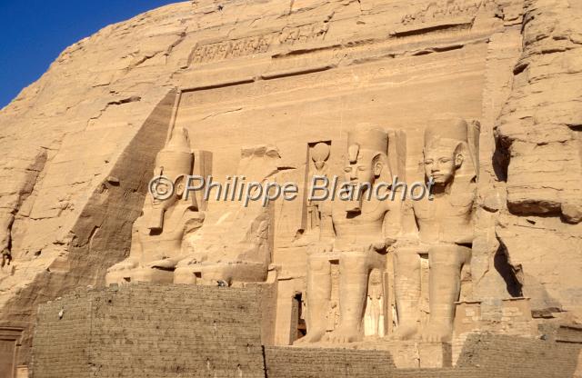 egypte 21.JPG - Façade du Grand Temple (temple de Ramsès II)Abou Simbel, Egypte